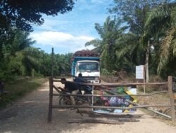 Diduga Tak Kunjung Ganti Rugi Lahan, Akses Utama PT Agro Muko Air Buluh Estate Diblokir Warga