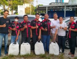 AXS Bagikan Takjil Gratis Bagi Warga Kota Bengkulu