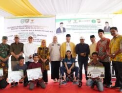 Gubernur Rohidin Bantu Bedah Rumah Warga Kepahiang