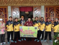 Gubernur Rohidin Lepas Kontingen Porwanas XIII SIWO PWI Bengkulu Ke Malang