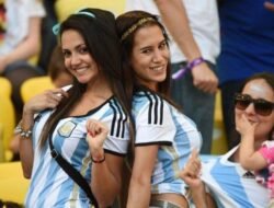 Deretan Gadis Cantik Dukung Messi Bawa Argentina Juara Dunia