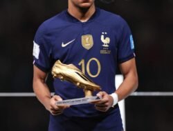 Cetak Quattrick Final Lawan Argentina, Kylian Mbappe Raih Sepatu Emas Piala Dunia 2022 Qatar