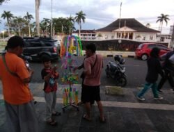 Jual Lato-lato Depan Rumdin Gubernur Bengkulu, Pedagang Ini Kantongi Rp 350 Sampai Rp 400 Ribu Perhari