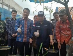 Percantik Kota, Lebih Dari 3.500 Pot Bunga Ditanam DLH Kota Bengkulu