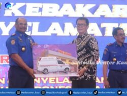 Bupati Kaur Terima Bantuan Satu Unit Ambulance dan Satu Unit Mobil Damkar