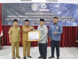 Bupati Seluma Serahkan Penghargaan Kepatuhan Standar Pelayanan Publik dan Coaching Clinic STAN Tahun 2023