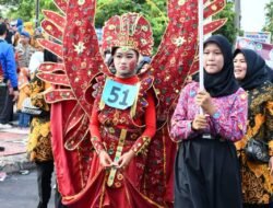Dilepas Wawali Dedy Wahyudi, Karnaval Batik Besurek HUT Ke 304 Kota Bengkulu Berlangsung Meriah