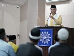 Taraweh di Mesjid Ruhul Islam, Gubernur Rohidin Sampaikan Puasa Buat Tubuh Sehat dan Kuat