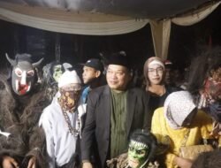 Pertahankan Tradisi, Bupati Seluma Lepas Peserta Festival Sekujang dan Pawai Obor Desa Talang Benuang