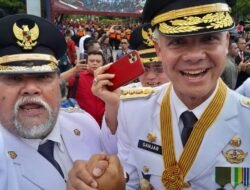 Hadiri Upacara Peringatan Hari Otonomi Daerah di Makasar, Wabup BS Foto Bersama Ganjar Pranowo