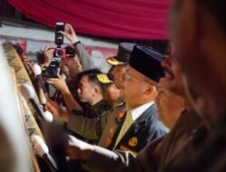 Rayakan Takbiran Gubernur Rohidin Tokok Dhol Bersama Warga