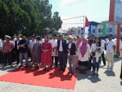 Diantar Tokoh Masyarakat dan Ibunda Elisa Ermasari Daftarkan Diri Ke KPU