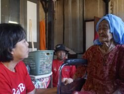 Sentra Dharma Guna Bengkulu Salurkan 326 Paket Bantuan ATENSI Untuk Lansia Ampang Kuranji