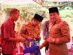 Wagub Rosjonsyah Serahkan Bantuan Pemerintah untuk Warga Korban Bencana Kebakaran