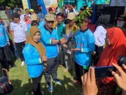 Dinas TPHP Provinsi Bengkulu Serahkan Bantuan 100 Batang Bibit Buah-Buahan Di Kabupaten Kaur