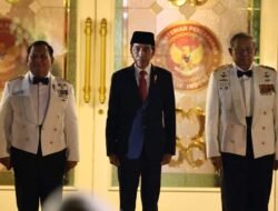 Upacara Parade Senja, Presiden Jokowi didampingi Prabowo dan SBY