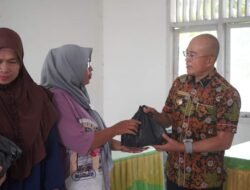 Bupati BS Serahkan Sembako Untuk Pelaku UMKM di Tiga Kecamatan