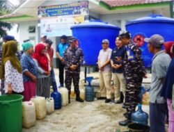 PDAM Tirta Raflesia Benteng Bersama TNI AL Salurkan Air Bersih