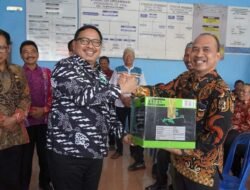 Serahkan BOP, Mesin Rumput dan Alat Olahraga, Ini Harapan PJ Walikota Bengkulu
