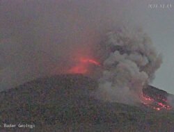 Gunung Merapi Muntahkan APG Sejauh 2.000  Meter, Hujan Abu Terjadi di Boyolali dan Magelang