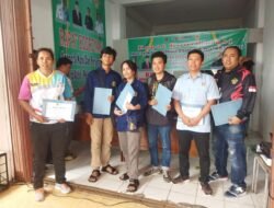 Koni Kabupaten Benteng Serahkan Reward Atlit Dan Pelatih Prestasi