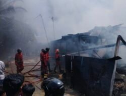 Si Jago Merah Lalap Bedengan Enam Pintu, Damkar Berhasil Padamkan Api