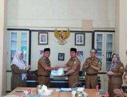 Penyerahan Sertifikat Akreditasi Perpustakaan, Kadis Meri Sasdi : Tumbuhkan Budaya Baca di Lingkungan Sekolah