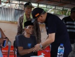 Gubernur Rohidin Serahkan Bantuan Korban Kebakaran di Desa Talang Arah