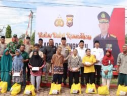 BUPATI SELUMA MENGHADIRI KEGIATAN BULAN BAKTI SOSIAL OLEH KAPOLDA BENGKULU DI MAPOLSEK SUKARAJA