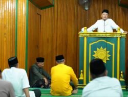 Ini Pesan Gubernur Rohidin Saat Salat Tarawih di Mesjid Raya Baitul Izzah