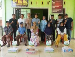 Bupati Bersama Dinsos BS Bagikan Sembako Berkah Ramadhan 1445 H