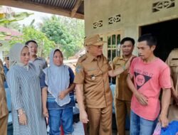 Bupati Gusnan Datangi Warga Korban Kebakaran Desa Padang Nibung