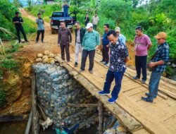 Sekda Tinjau Pembangunan Jalan di Kecamatan Seluma Utara