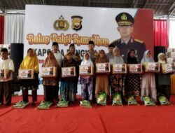 Bulan Bakti Ramadhan, Kapolda Bengkulu Salurkan 100 Paket Bansos  Pada Masyarakat Kurang Mampu