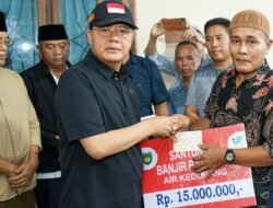 Gubernur Rohidin Berikan Tali Asih Uang Duka kepada Keluarga Korban Tenggelam di Sungai Kedurang