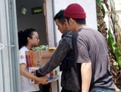 Pecinta Motor Vespa Tim Ayok Bengkulu Salurkan Bantuan Untuk Korban Banjir Bandang Lebong