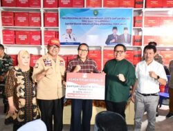 Tinjau Gudang Logistik Bantuan Bencana, Pj Walikota Benģkulu Serahkan Kendis Bencana serta Bantuan Kemensos