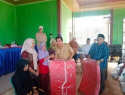 Bupati Seluma, Serahkan Bantuan Untuk Masyarakat Desa Talang Sebaris Air Periukan