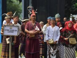 Kemendikbudristek Kembali Hadirkan Sekolah Adat dan Sekolah Lapang Kearifan Dalam Peringatan Hardiknas 2024