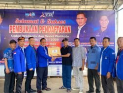 Mohammad Saleh Kembalikan Formulir Calon Walikota Partai Demokrat dan NasDem