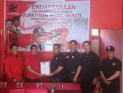 Mantan Kadis TPHP Provinsi Ricky Gunarwan Daftar Cakada di DPC PDIP Kepahiang
