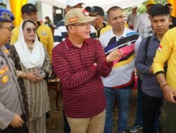 Ribuan Masyarakat Antusias Pembagian Ikan Bandeng Pemprov, Gubernur Rohidin : Oktober Kita Panen Lagi