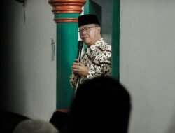 Jadi Khatib Di Masjid Jami’ Kertapati Bengkulu Tengah, Gubernur Bengkulu Rohidin Merysah Ajak Teladani Kisah Nabi Ibrahim AS