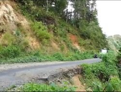 Perbaikan Jalan Terkena Longsor di Lubuk Sandi, Ketua DPRD Seluma Minta Masyarakat Sedikit Bersabar