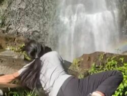 Niat Hati Ingin Foto di Air Terjun, Perempuan Muda Ini Malah Dua Kali Tergelincir dan Jatuh