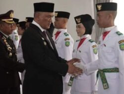 Khidmat, 32 Anggota Paskibraka Bengkulu Tengah Dikukuhkan