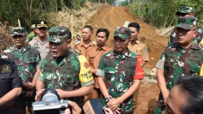 Danrem 041/Gamas Dampingi Wased Mabesad Tinjau TMMD ke 121 di Rejang Lebong