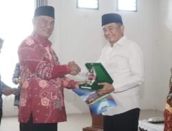 Termasuk Rachmat Riyanto, Pemerintah Kabupaten Bengkulu Tengah Serahkan SK Purna Tugas kepada Tiga PNS