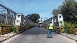 Pemkot Aspal Jalan Jembatan Penghubung Rawa Makmur dan Kampung Kelawi