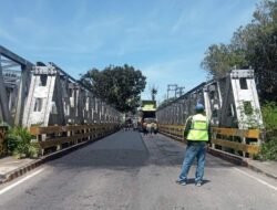 Pemkot Aspal Jalan Jembatan Penghubung Rawa Makmur dan Kampung Kelawi
